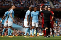 天才少年小罗纳尔迪尼奥：曼联与阿森纳的足球争夺战